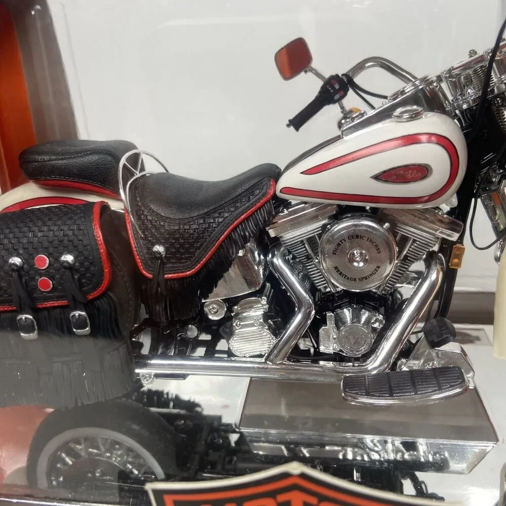 Maisto White Harley Davidson FLSTS Heritage Springer 1:10 95th Anniv. Collectors